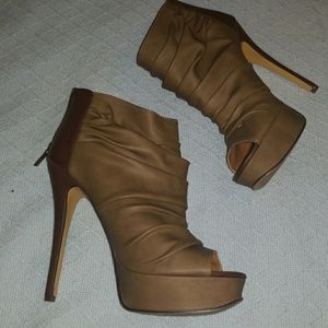 Taupe Heels!
